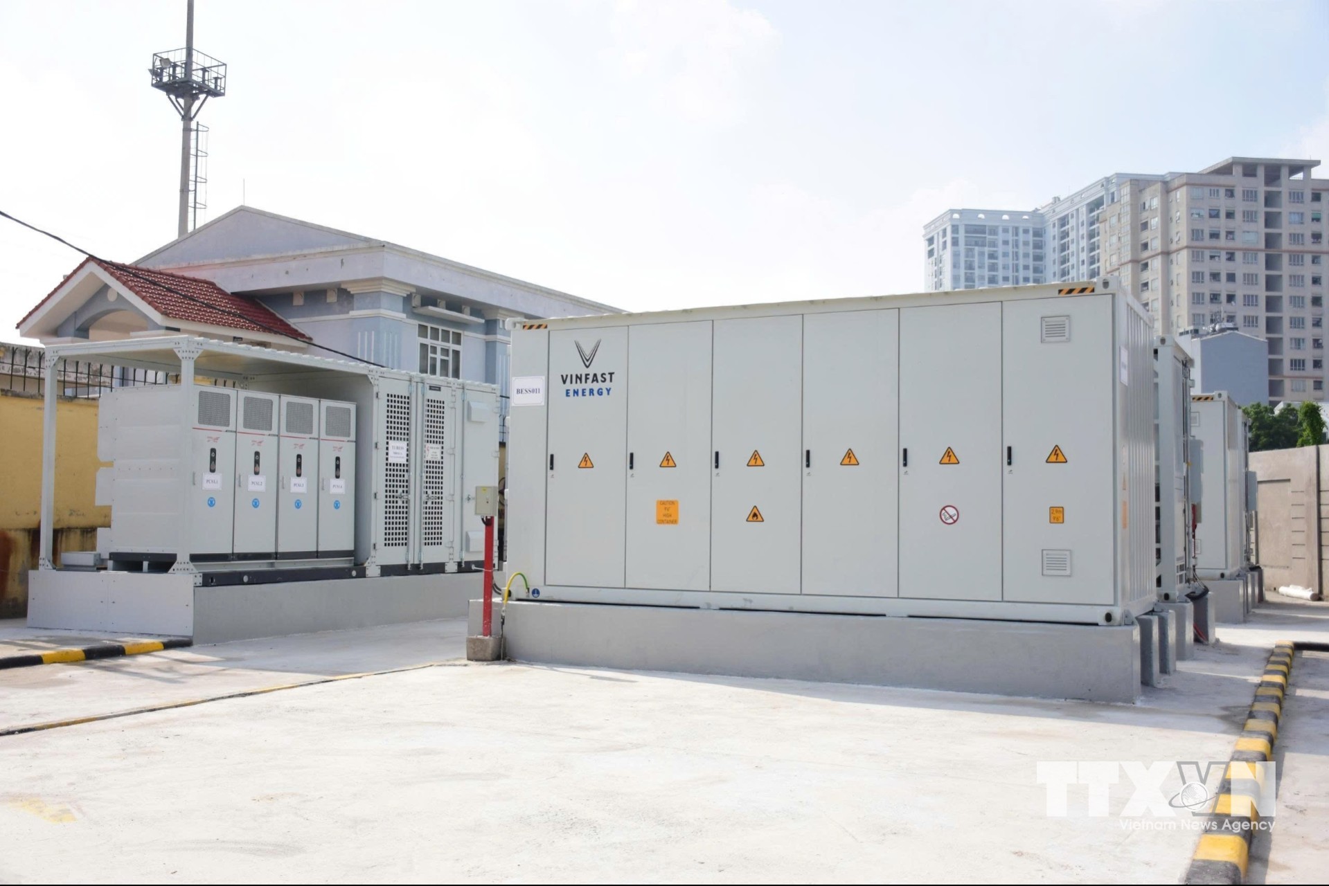 Tổng Công ty Điện lực thành phố Hà Nội (EVNHANOI) đã đưa vào vận hành thí điểm hệ thống pin lưu trữ năng lượng (BESS) trên lưới điện 110kV. (Ảnh: Quốc Lũy /TTXVN)